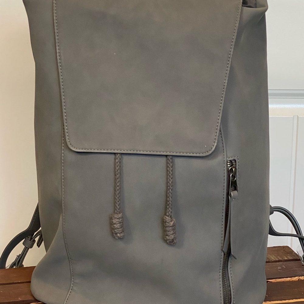 Like New! Grey Universal Thread Drawstring Backpa… - image 2